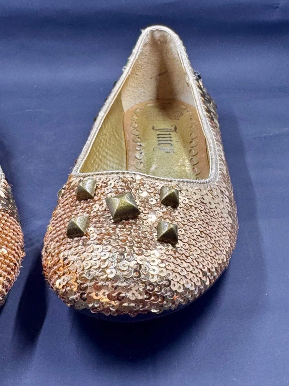 GIRLS SIZE 2E GOLD SEQUIN BALLERINA FLATS JUICY COUTURE WITH STUD DETAILS